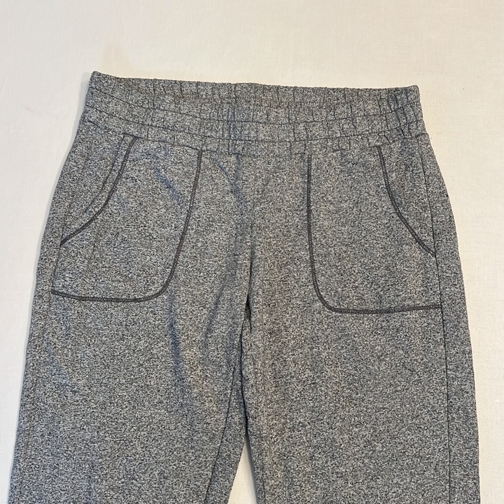 🟠 Aerie Heather Gray Capri Sweatpants - Picture 3 of 8